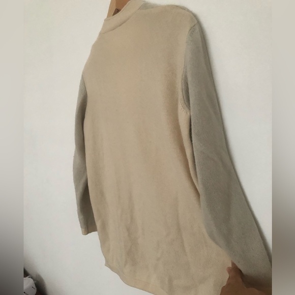 Maria Sartini Cashmere Two-Tone Mother of Pearl Button-up Cardigan - Picture 6 of 7